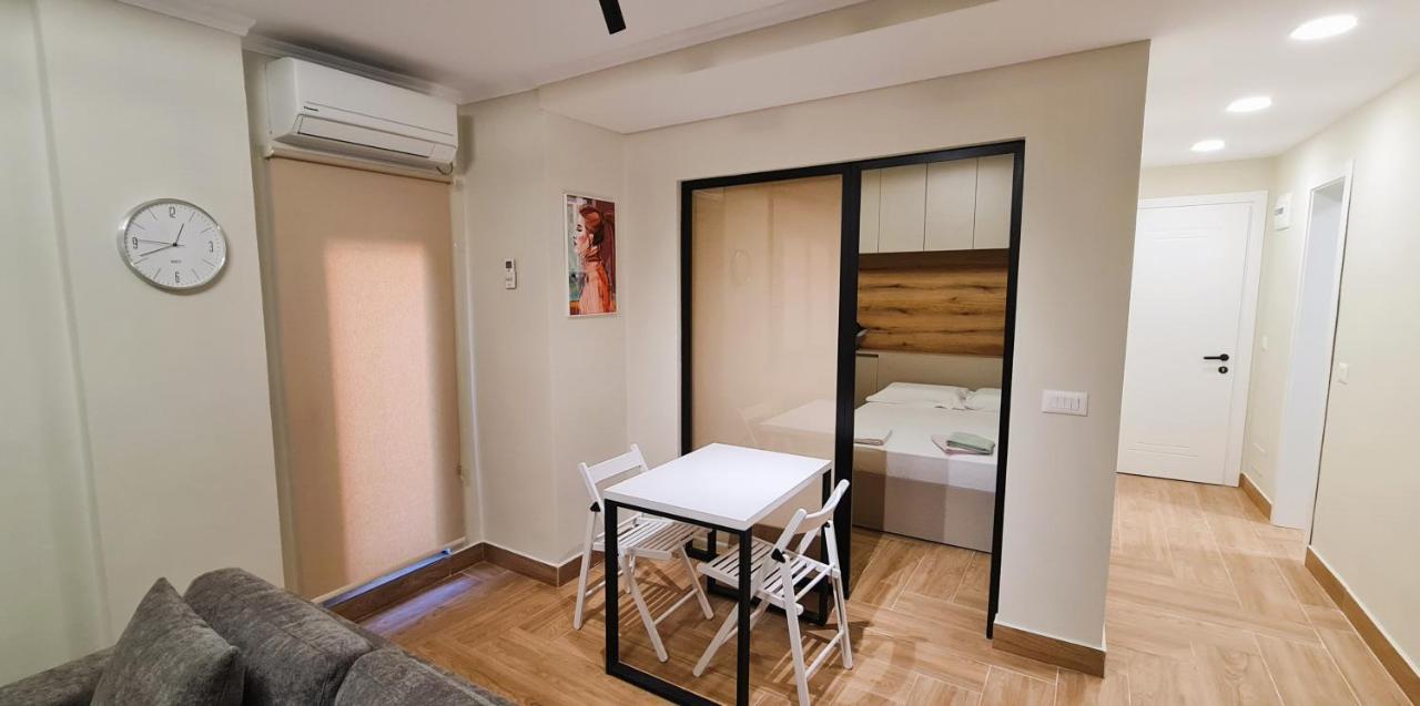 2V1 - Center Apartment 4 Tirana Buitenkant foto