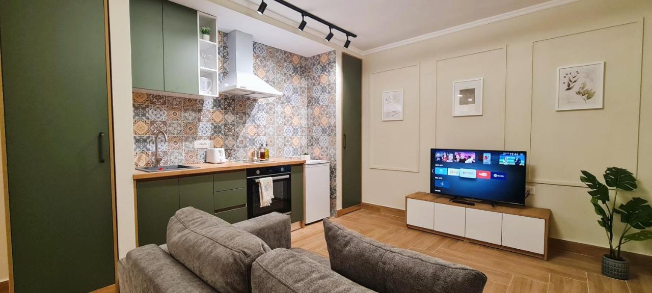 2V1 - Center Apartment 4 Tirana Buitenkant foto